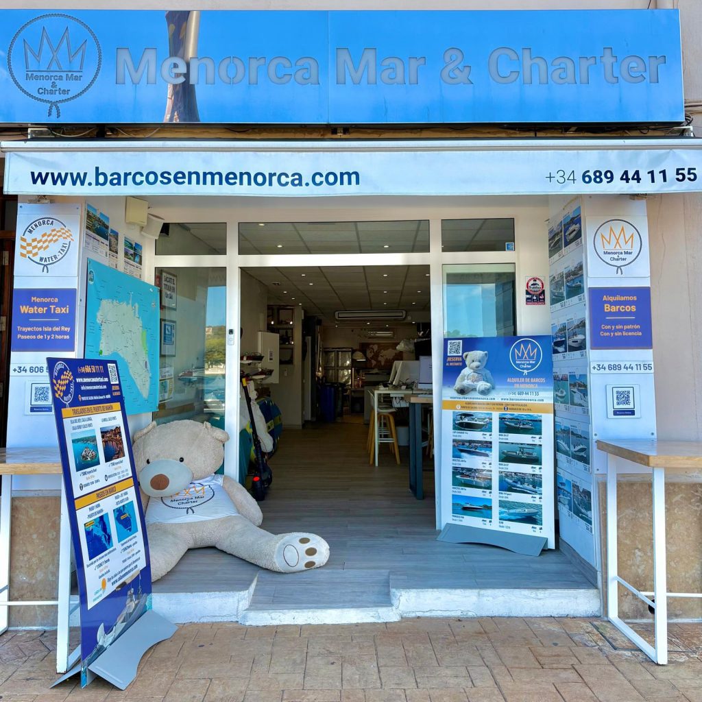 entrada oficina menorca mar and charter